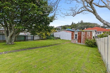 Photo of property in 32 Pendarves Street, New Plymouth, 4310