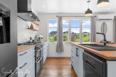 Photo of property in 19 Whaka Street, Maungaturoto, 0520