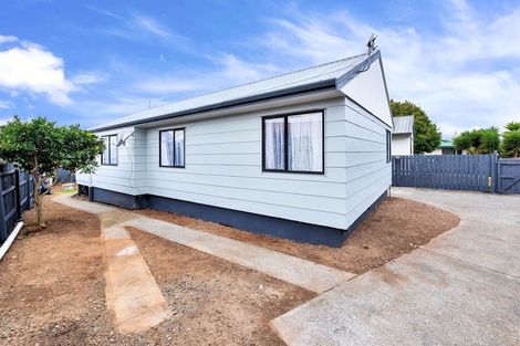 Photo of property in 2/12 Cameron Place, Ranui, Auckland, 0612