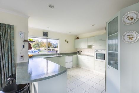 Photo of property in 66 Guildford Drive, Paraparaumu, 5032