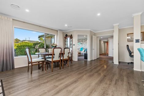 Photo of property in 69 Hillcrest Road, Hatfields Beach, Orewa, 0931