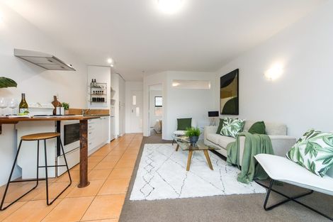 Photo of property in 2/4 Wynyard Road, Mount Eden, Auckland, 1024