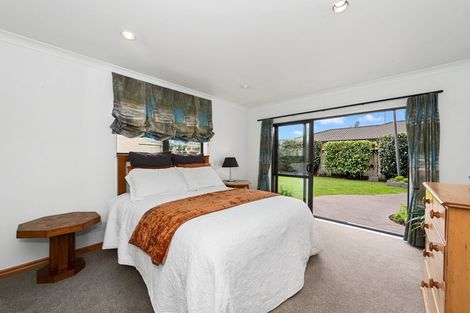 Photo of property in 38 Waiwherowhero Drive, St Andrews, Hamilton, 3200
