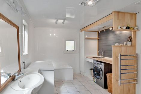 Photo of property in 143 Portia Street, Stratford, 4332