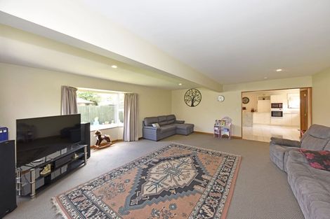 Photo of property in 11 Copperfield Close, Parklands, Christchurch, 8083