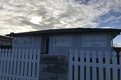 Photo of property in 4 Beeston Crescent, Manurewa, Auckland, 2102