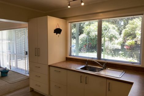 Photo of property in 41 Cron Avenue, Te Atatu South, Auckland, 0610