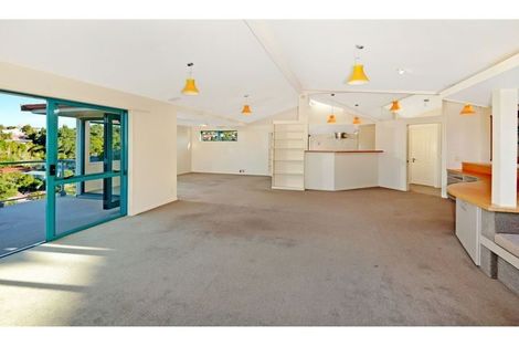 Photo of property in 2/23 Barker Rise, Northcross, Auckland, 0632