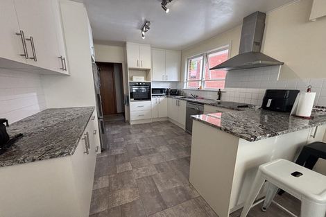 Photo of property in 18 Lyndhurst Road, Te Atatu South, Auckland, 0610