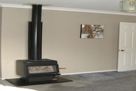 Photo of property in 40 Nuku Street, Tangimoana, 4822