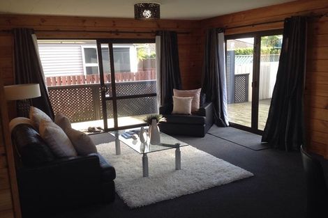 Photo of property in 1/202 Te Atatu Road, Te Atatu South, Auckland, 0610