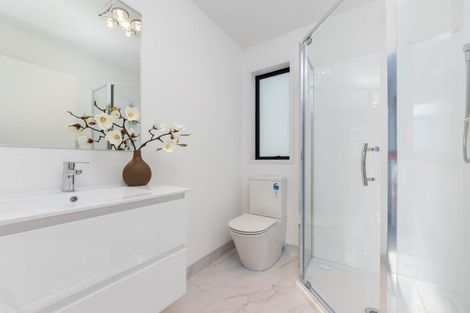 Photo of property in 2/85 Royal View Road, Te Atatu South, Auckland, 0610