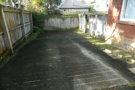 Photo of property in 2/6 Keldale Place, Forrest Hill, Auckland, 0620