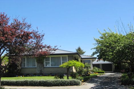 Photo of property in 11 Oakfield Street, Burnside, Christchurch, 8053