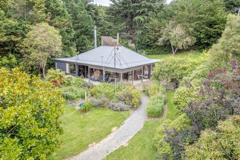 Photo of property in 200 Holmes Bay Valley Road, Pigeon Bay, 7583