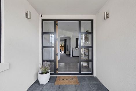 Photo of property in 14 Derbyshire Place, Dinsdale, Hamilton, 3204