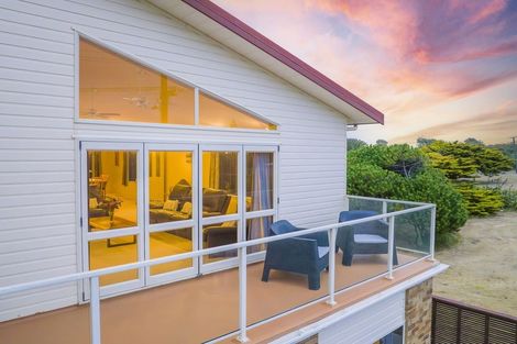 Photo of property in 14 Field Way, Waikanae Beach, Waikanae, 5036