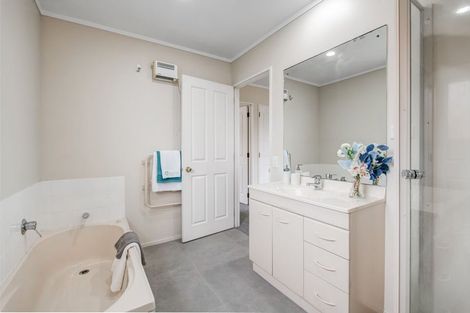 Photo of property in 36 Woodstock Road, Forrest Hill, Auckland, 0620