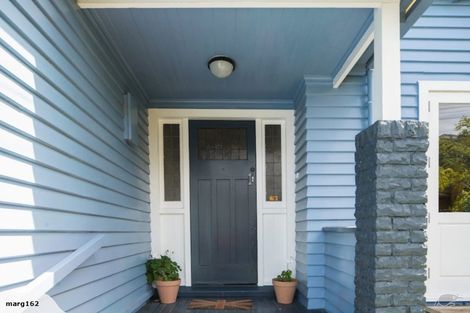 Photo of property in 25 Omar Street, Khandallah, Wellington, 6035