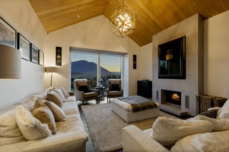 Photo of property in 31 Falconer Rise, Jacks Point, Queenstown, 9371