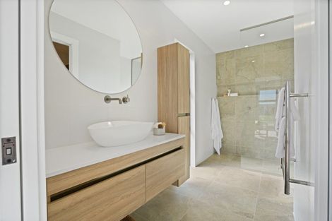 Photo of property in 21 Fred Carr Place, One Tree Point, 0118
