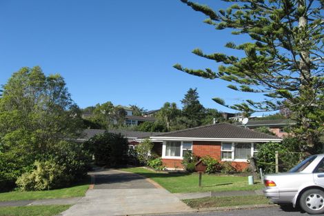Photo of property in 15 Pickwick Parade, Mellons Bay, Auckland, 2014