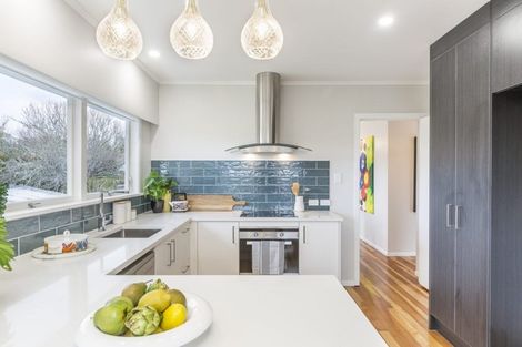 Photo of property in 27 Renata Crescent, Te Atatu Peninsula, Auckland, 0610