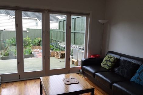 Photo of property in 4/5 Aratonga Avenue, Greenlane, Auckland, 1051