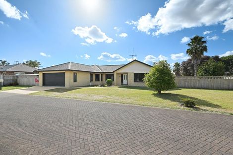 Photo of property in 36 Cairns Crescent, Rototuna, Hamilton, 3210