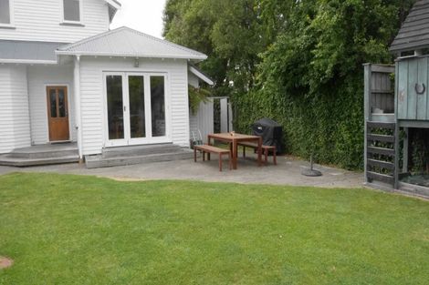 Photo of property in 22 Saint Andrews Square, Strowan, Christchurch, 8052