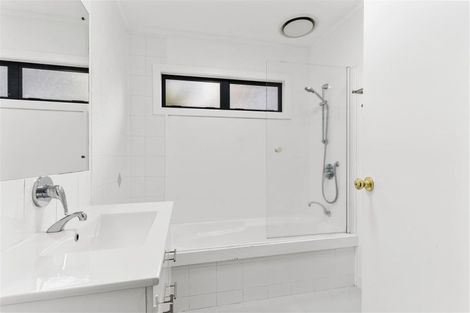 Photo of property in 20a Ocean View Road, Hatfields Beach, Orewa, 0931