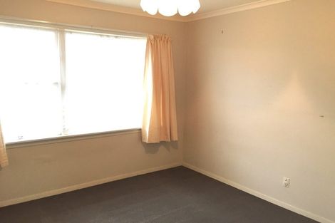 Photo of property in 33 Denniston Crescent, Redwood, Christchurch, 8051