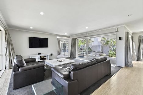 Photo of property in 1 Frank Knight Place, Waiuku, 2123