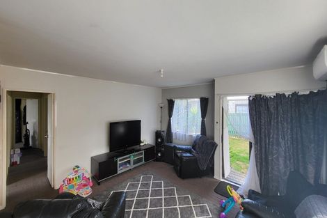 Photo of property in 2/43 Station Road, Takanini, 2112