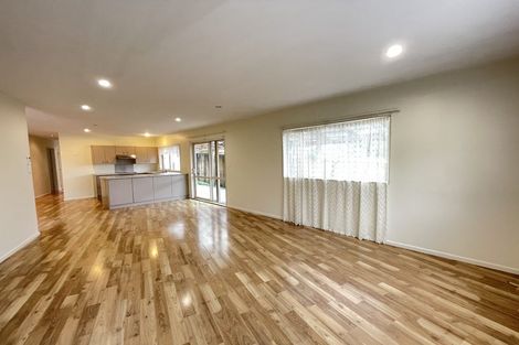 Photo of property in 14a Cypress Place, Sunnynook, Auckland, 0620