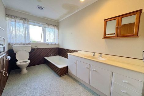 Photo of property in 96 Cardiff Road, Pakuranga, Auckland, 2010