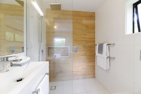 Photo of property in 7 Valdese Rise, Browns Bay, Auckland, 0630