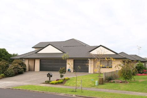 Photo of property in 2 Keswick Close, Northpark, Auckland, 2013
