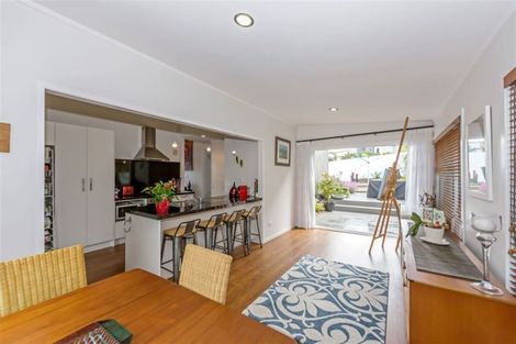 Photo of property in 2/31 Oteha Valley Road, Northcross, Auckland, 0632