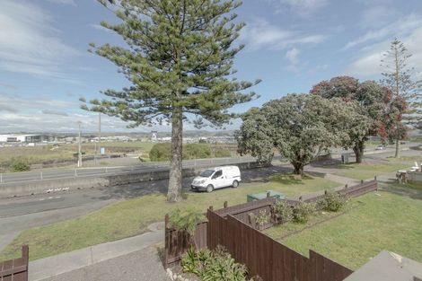 Photo of property in 19 Pukeko Place, Westshore, Napier, 4110