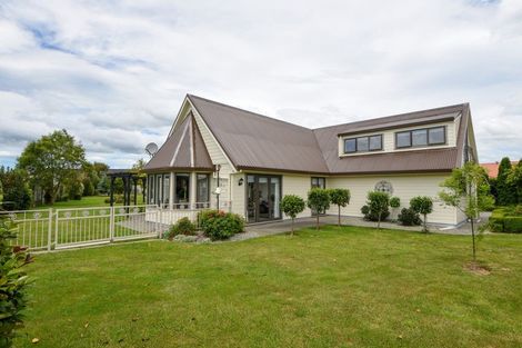 Photo of property in 8 Daffodil Grove, Carterton, 5713