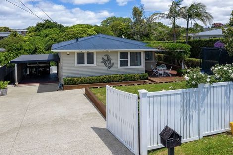 Photo of property in 25 Trelawn Place, Cockle Bay, Auckland, 2014