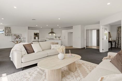 Photo of property in 10 Linkwater Way, Parklands, Christchurch, 8083
