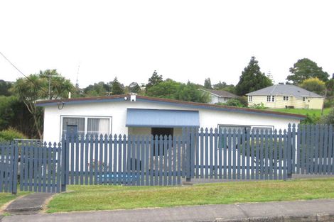 Photo of property in 2/15 Fordham Street, Beach Haven, Auckland, 0626