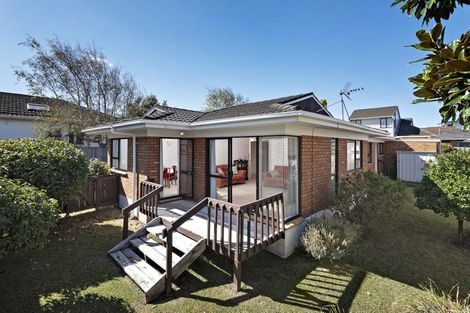 Photo of property in 2/10 Bolton Street, Blockhouse Bay, Auckland, 0600