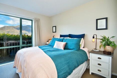 Photo of property in 10a Caples Place, Fernhill, Queenstown, 9300