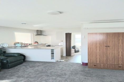 Photo of property in 2/25 Tanoa Place, Glendene, Auckland, 0602