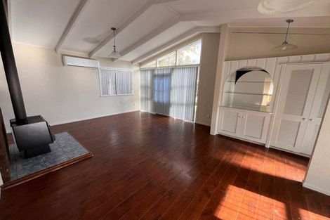 Photo of property in 6 Braeburn Place, Takanini, 2112