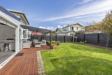 Photo of property in 56 Derwent Street, Island Bay, Wellington, 6023