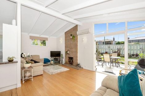 Photo of property in 11 Tiroroa Avenue, Te Atatu South, Auckland, 0610